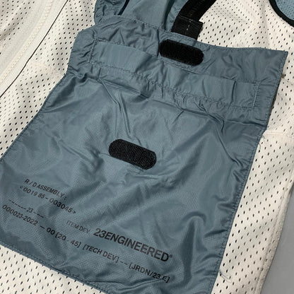 【中古品】【メンズ】 NIKE ナイキ DM1387-030 JORDAN 23 ENGINEERED VEST ジョーダン エンジニア ベスト 148-260627-cs-04-izu サイズ：M カラー：ホワイト×ライトブルー系 万代Net店