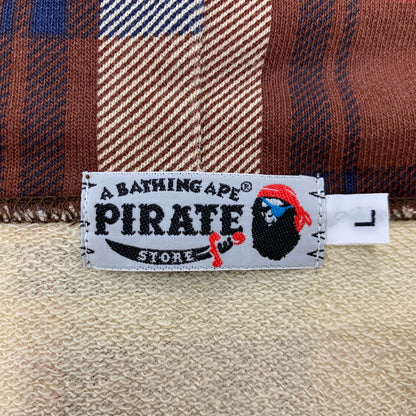 【中古品】【メンズ】 A BATHING APE アベイシングエイプ PIRATE STORE 限定 ZIP UP HOODED SWEATSHIRT パイレーツ ストア ジップ アップ フーデッド スウェットシャツ パーカー トップス 142-260616-kh-04-izu サイズ：L カラー：マルチ 万代Net店