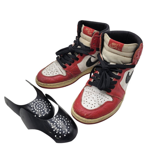 【現状渡し品】【メンズ/レディース】 NIKE ナイキ 130207 101 観賞用 AIR JORDAN 1 RETRO HIGH CHICAGO (1994) エア ジョーダン 1 レトロ ハイ シカゴ スニーカー 靴 160-260526-kh-14-izu サイズ：25 カラー：WHITE/BLACK-RED 万代Net店