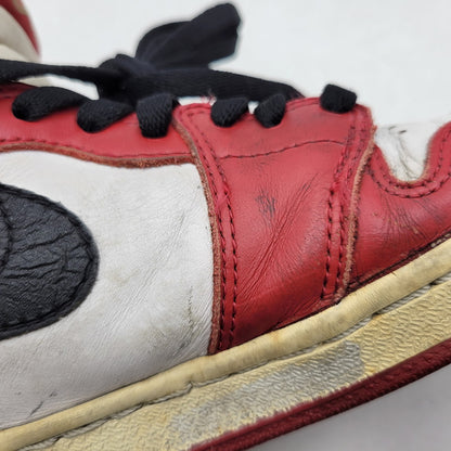 【現状渡し品】【メンズ/レディース】 NIKE ナイキ 130207 101 観賞用 AIR JORDAN 1 RETRO HIGH CHICAGO (1994) エア ジョーダン 1 レトロ ハイ シカゴ スニーカー 靴 160-260526-kh-14-izu サイズ：25 カラー：WHITE/BLACK-RED 万代Net店