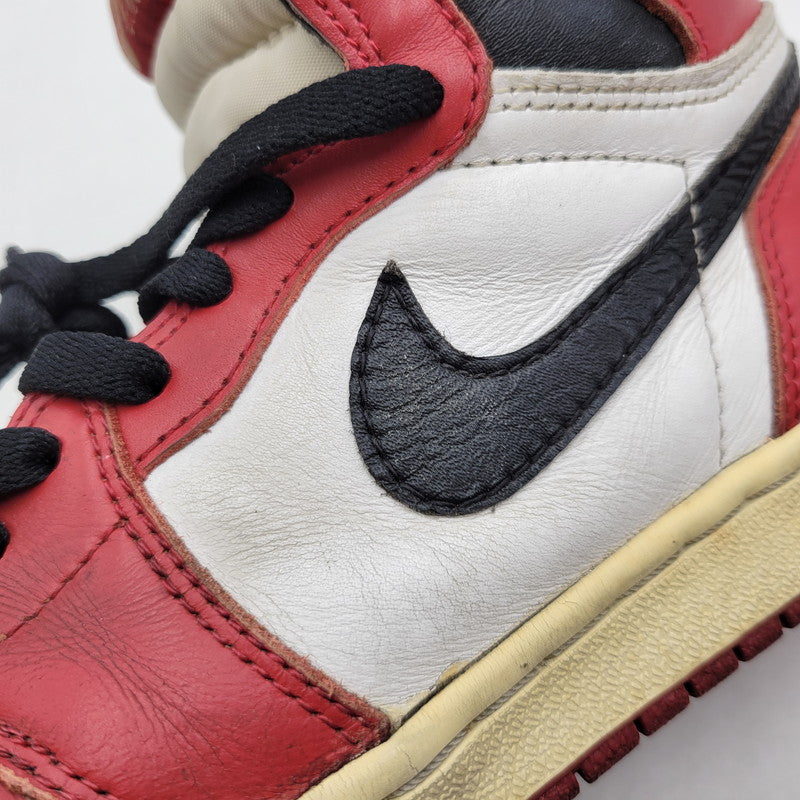 【現状渡し品】【メンズ/レディース】 NIKE ナイキ 130207 101 観賞用 AIR JORDAN 1 RETRO HIGH CHICAGO (1994) エア ジョーダン 1 レトロ ハイ シカゴ スニーカー 靴 160-260526-kh-14-izu サイズ：25 カラー：WHITE/BLACK-RED 万代Net店