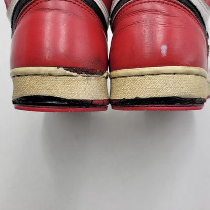 【現状渡し品】【メンズ/レディース】 NIKE ナイキ 130207 101 観賞用 AIR JORDAN 1 RETRO HIGH CHICAGO (1994) エア ジョーダン 1 レトロ ハイ シカゴ スニーカー 靴 160-260526-kh-14-izu サイズ：25 カラー：WHITE/BLACK-RED 万代Net店