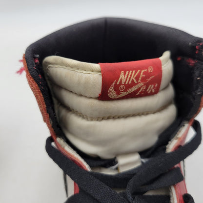 【現状渡し品】【メンズ/レディース】 NIKE ナイキ 130207 101 観賞用 AIR JORDAN 1 RETRO HIGH CHICAGO (1994) エア ジョーダン 1 レトロ ハイ シカゴ スニーカー 靴 160-260526-kh-14-izu サイズ：25 カラー：WHITE/BLACK-RED 万代Net店