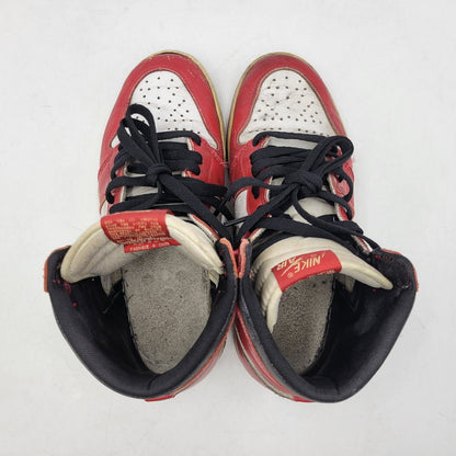 【現状渡し品】【メンズ/レディース】 NIKE ナイキ 130207 101 観賞用 AIR JORDAN 1 RETRO HIGH CHICAGO (1994) エア ジョーダン 1 レトロ ハイ シカゴ スニーカー 靴 160-260526-kh-14-izu サイズ：25 カラー：WHITE/BLACK-RED 万代Net店