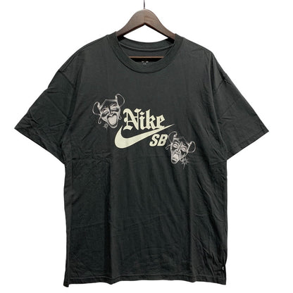 【中古品】【メンズ】 NIKE SB ナイキエスビー HJ0815-060 HAYLEY WILSON ヘイリー ウィルソン S S TEE ショートスリーブ Tシャツ トップス 半袖 148-260625-ya-08-izu サイズ：M カラー：チャコール 万代Net店