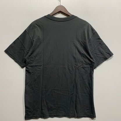 【中古品】【メンズ】 NIKE SB ナイキエスビー HJ0815-060 HAYLEY WILSON ヘイリー ウィルソン S S TEE ショートスリーブ Tシャツ トップス 半袖 148-260625-ya-08-izu サイズ：M カラー：チャコール 万代Net店
