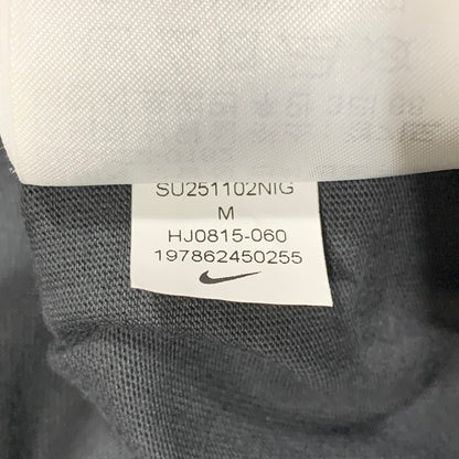 【中古品】【メンズ】 NIKE SB ナイキエスビー HJ0815-060 HAYLEY WILSON ヘイリー ウィルソン S S TEE ショートスリーブ Tシャツ トップス 半袖 148-260625-ya-08-izu サイズ：M カラー：チャコール 万代Net店