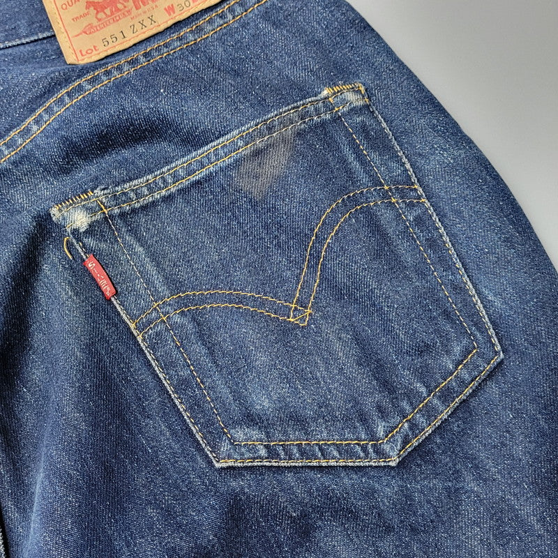 【中古品】【メンズ】 LEVI'S VINTAGE CLOTHING リーバイスビンテージクロージング BIG-E 551ZXX DENIM PANTS 19621-0001 デニムパンツ 刻印4420 米国製 ジーンズ 156-260623-as-01-izu サイズ：30×34 カラー：インディゴ 万代Net店
