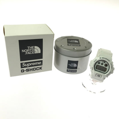 【中古品】【メンズ】 SUPREME シュプリーム × THE NORTH FACE ザ・ノースフェイス × G-SHOCK ジーショック トリプル コラボ DW-6900NS-7JR デジタル 腕時計 149-260716-rt-11-tagh カラー：ホワイト 万代Net店