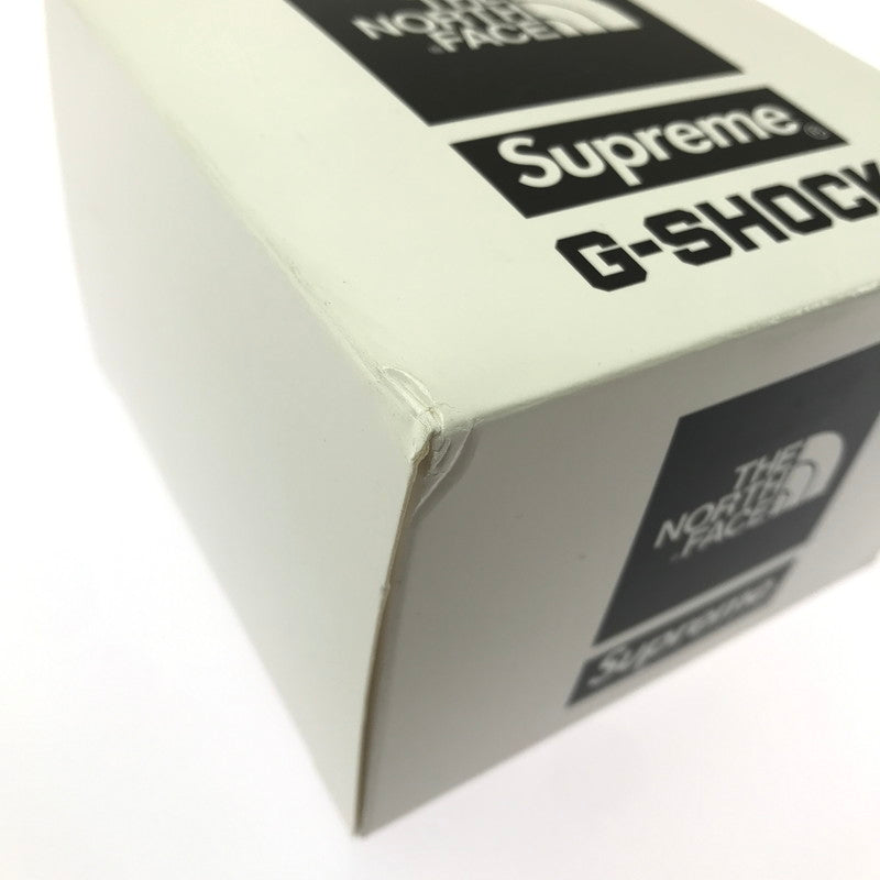 【中古品】【メンズ】 SUPREME シュプリーム × THE NORTH FACE ザ・ノースフェイス × G-SHOCK ジーショック トリプル コラボ DW-6900NS-7JR デジタル 腕時計 149-260716-rt-11-tagh カラー：ホワイト 万代Net店