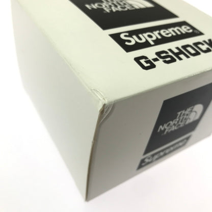 【中古品】【メンズ】 SUPREME シュプリーム × THE NORTH FACE ザ・ノースフェイス × G-SHOCK ジーショック トリプル コラボ DW-6900NS-7JR デジタル 腕時計 149-260716-rt-11-tagh カラー：ホワイト 万代Net店