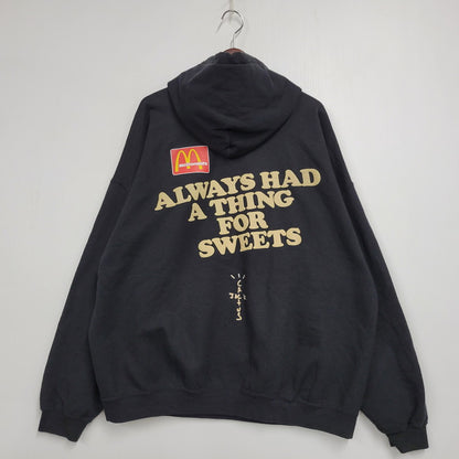 【中古品】【メンズ】 TRAVIS SCOTT CACTUS JACK トラヴィススコット カクタスジャック × MCDONALD'S マクドナルド APPLE PIE HOODIE アップルパイ フーディー パーカー 142-260617-kh-13-izu サイズ：XL カラー：ブラック 万代Net店