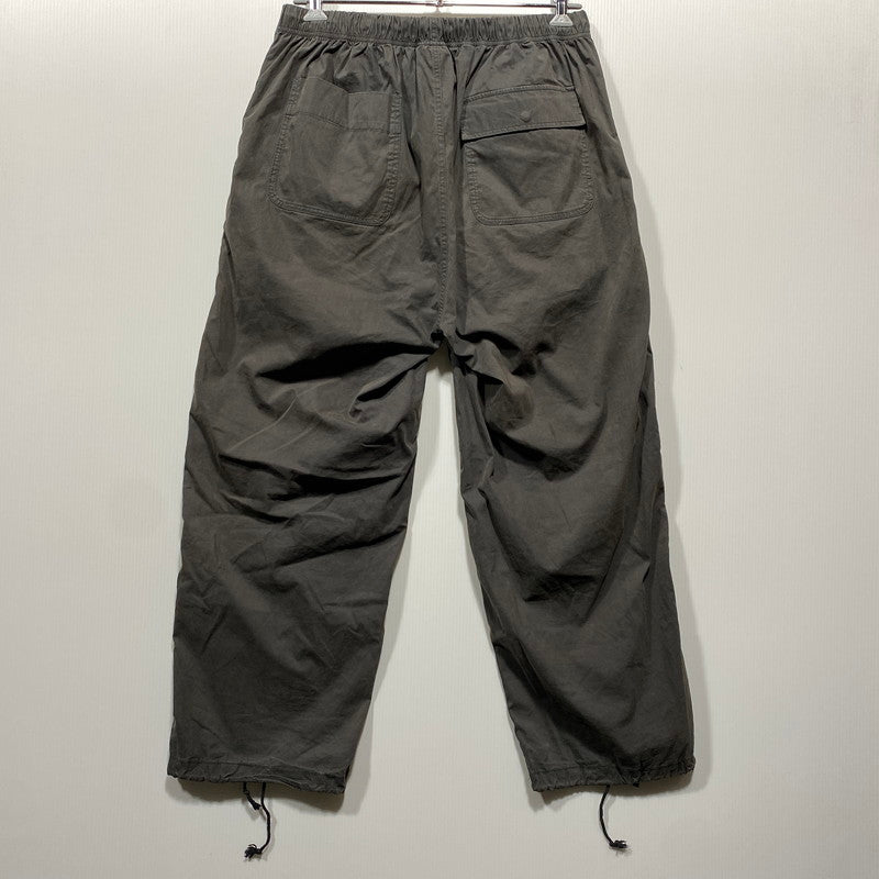 【中古品】【メンズ】 STUSSY ステューシー 116562 22AW NYCO OVER TROUSERS ナイコ オーバー トラウザーズ ズボン ボトムス 153-260626-ya-03-izu サイズ：M カラー：チャコール 万代Net店