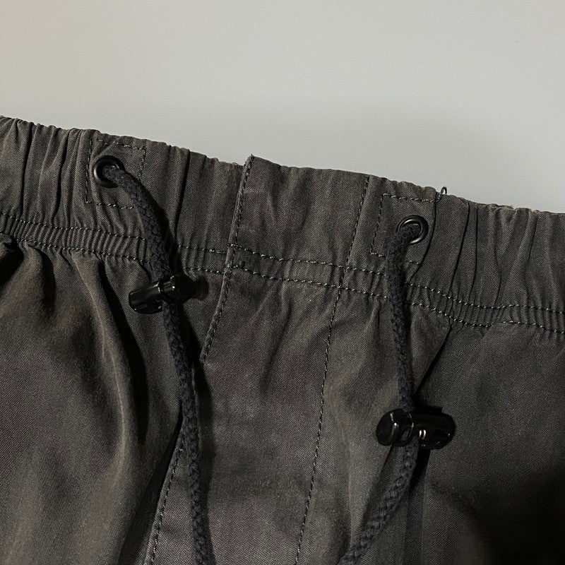 【中古品】【メンズ】 STUSSY ステューシー 116562 22AW NYCO OVER TROUSERS ナイコ オーバー トラウザーズ ズボン ボトムス 153-260626-ya-03-izu サイズ：M カラー：チャコール 万代Net店