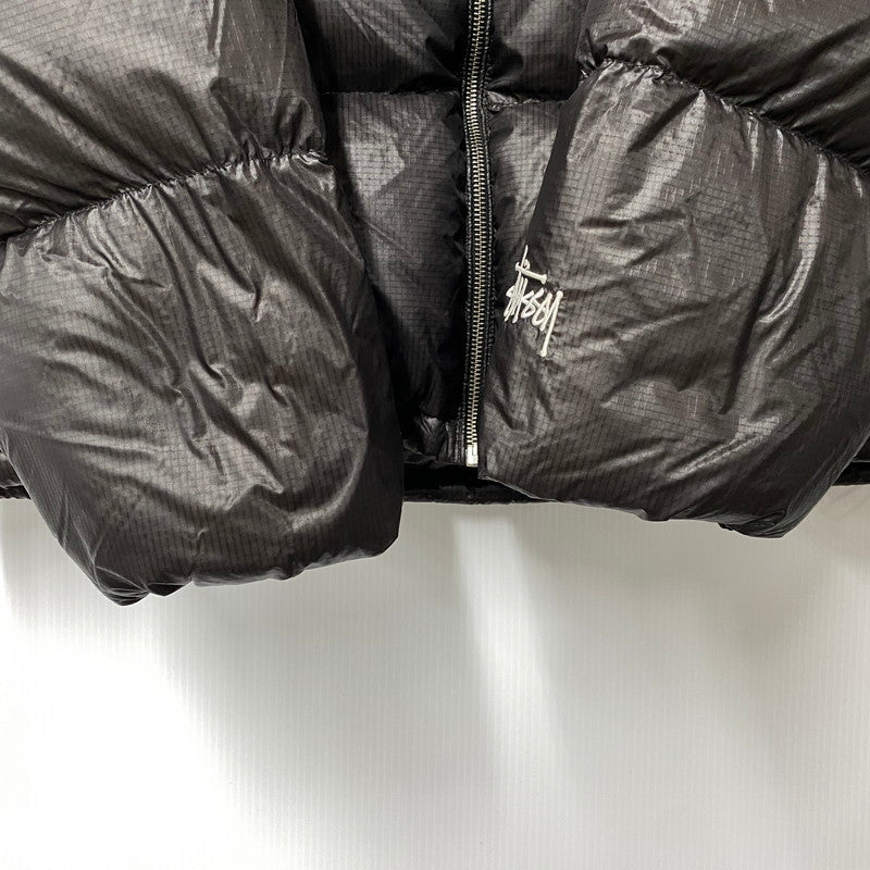 【中古品】【メンズ】 STUSSY ステューシー 115742 DOWN PUFFER PARACHUTE RIPSTOP ダウン パッファ パラシュート リップストップ ジャケット アウター 142-260906-kh-10-izu サイズ：XL カラー：チャコール系 万代Net店