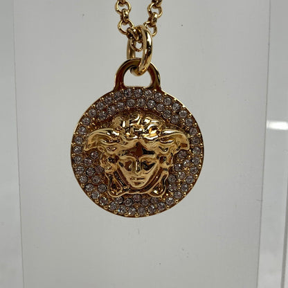 【中古品】【メンズ】 VERSACE ヴェルサーチェ メデューサロゴ ネックレス ゴールドトーン.ラインストーン ペンダント アクセサリー 192-260714-ky-17-fuzh 万代Net店