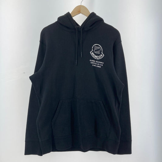 【中古品】【メンズ】 MONCLER UNDEFEATED モンクレール アンディフィーテッド GENIUS MAGILIA GIROCOLLO LOGO HOODIE スウェットパーカー 古着 141-250314-mh-06-fur サイズ：M カラー：ブラック 万代Net店