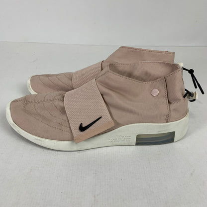 【中古品】【メンズ】 NIKE × FEAR OF GOD ナイキ × フィアオブゴッド AT8086-200 AIR MOC "PARTICAL BEIGE" モック ミッドカット スニーカー 靴 160-260508-mh-02-fuzh サイズ：27.5cm カラー：ピンク 万代Net店