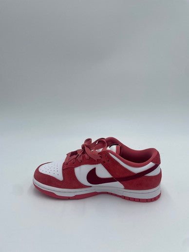 【中古美品】【レディース】 NIKE ナイキ DUNK LOW VDAY ダンクロー FQ7056-100 スニーカー 160-240815-NK-13-yok カラー：WHITE/TEAM RED-ADOBE 万代Net店