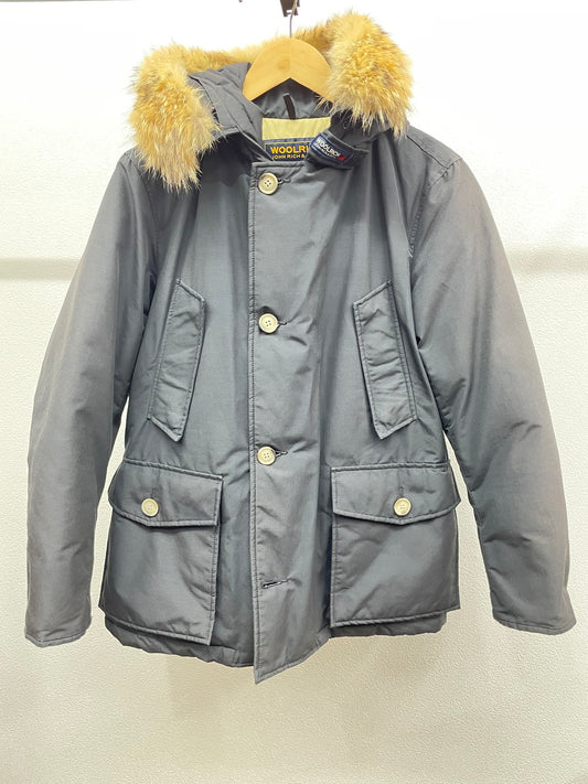 【中古品】【メンズ】 WOOLRICH ウールリッチ アークティックパーカー ダウンジャケット 169-250310-MI-06-yok サイズ：M カラー：ブラック系 万代Net店