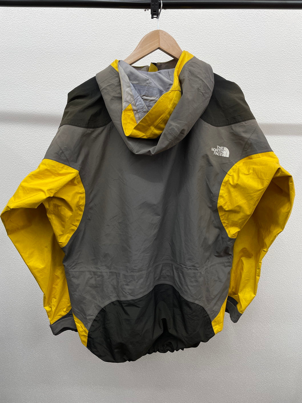 【中古品】【メンズ】 THE NORTH FACE ザ・ノースフェイス SUMMIT SERIES MOUNTAIN JACKET GORE-TEX マウンテンジャケット　ゴアテックス 146-250121-NK-02-yok サイズ：L カラー：イエロー系 万代Net店