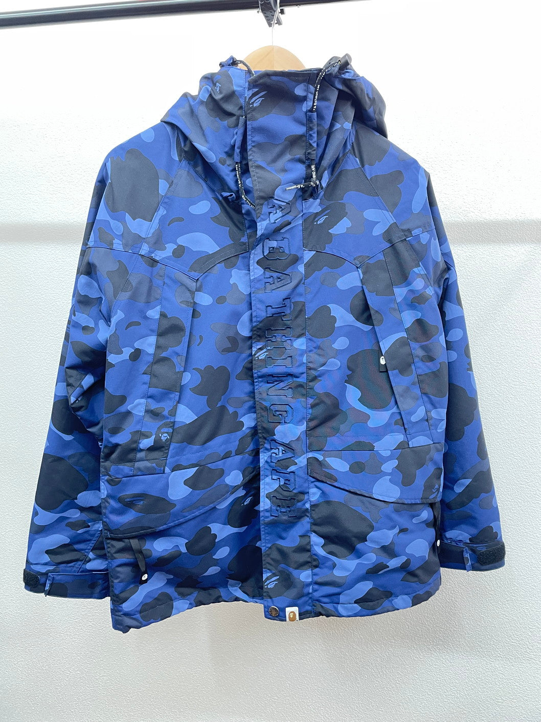 【中古品】【メンズ】 A BATHING APE アベイシングエイプ マウンテンパーカー　ナイロンジャケット 147--IM-01-yok サイズ：L カラー：ブルー系 万代Net店