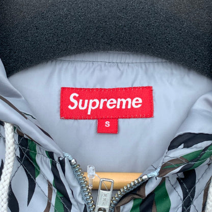 【中古品】【メンズ】 SUPREME POLY DIAMOND QUILTED HOODED JACKET シュプリーム ジャケット ブルゾン ジップアップ ブランド 古着 (fuz) 149-260524-gm-01-kit サイズ：S カラー：グレー 総柄 万代Net店