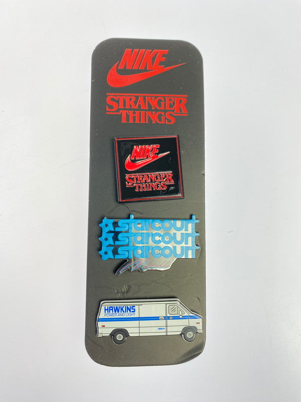 【中古美品】【メンズ/レディース】 NIKE ナイキ ×STRANGER THINGS ストレンジャーシングス CJ6107-100 CLASSIC CORTEZ SAIL UPSIDE DOWN PACK 靴 シューズ スニーカー 160-250902-AS-20-min サイズ：26cm カラー：SAIL/SAIL-DEEP ROYAL BLUE-SAIL 万代Net店