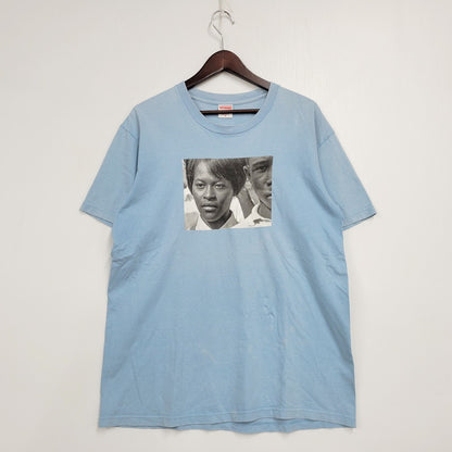 【中古品】【メンズ】 Supreme シュプリーム ROY DECARAVA MISSISSIPPI TEE ロイ・デカラヴァ ミシシッピ Tシャツ 半袖 トップス 149-250920-as-05-izu サイズ：M カラー：ブルー 万代Net店