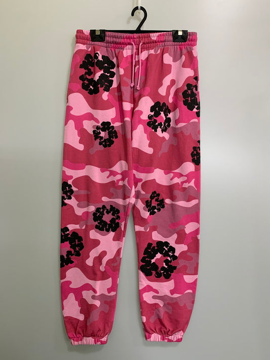 【中古品】【メンズ】 DENIM TEARS デニムティアーズ COTTON WREATH SWEATPANT スウェットパンツ 153-250913-ks-42-min サイズ：XL カラー：カモ柄 ピンク 万代Net店