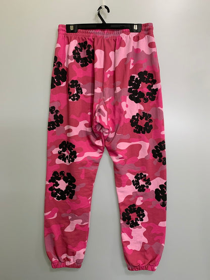 【中古品】【メンズ】 DENIM TEARS デニムティアーズ COTTON WREATH SWEATPANT スウェットパンツ 153-250913-ks-42-min サイズ：XL カラー：カモ柄 ピンク 万代Net店