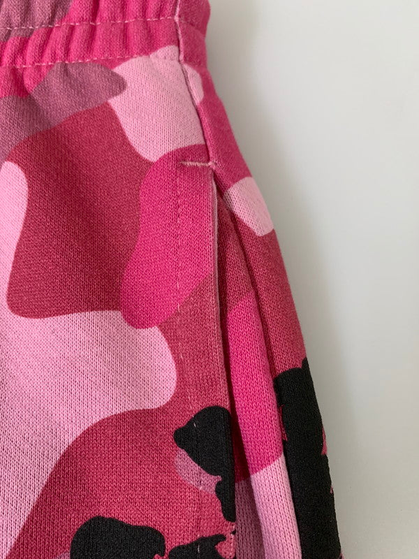 【中古品】【メンズ】 DENIM TEARS デニムティアーズ COTTON WREATH SWEATPANT スウェットパンツ 153-250913-ks-42-min サイズ：XL カラー：カモ柄 ピンク 万代Net店