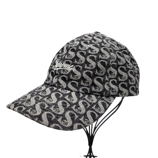 【中古品】【メンズ/レディース】 Supreme シュプリーム MONOGRAM DENIM 6-PANEL モノグラム デニム 6パネル キャップ 帽子 185-261013-as-26-izu サイズ：F カラー：ブラック系 万代Net店