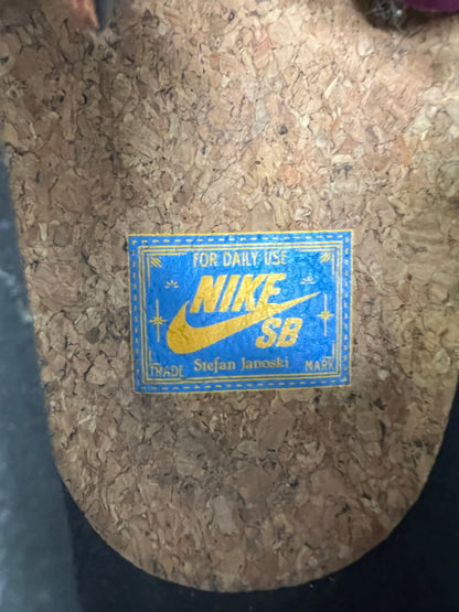 【中古品】【メンズ】 NIKE ナイキ NIKE SB ZOOM JANOSKI OG+ DV5475-600 ナイキエスビー ズーム ジャノスキー オージープラス スニーカー 靴 シューズ 160-260822-SH-02-hon サイズ：27cm US9 カラー：REV STARDUST/TEAM RED 万代Net店