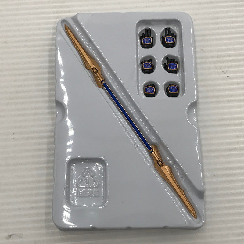 【中古品】 S.H.Figuarts 真骨彫製法 仮面ライダークウガ ライジングドラゴン 開封済み 本体に多少の塗装のはがれあり 042-260709-ti-03-tagh 万代Net店