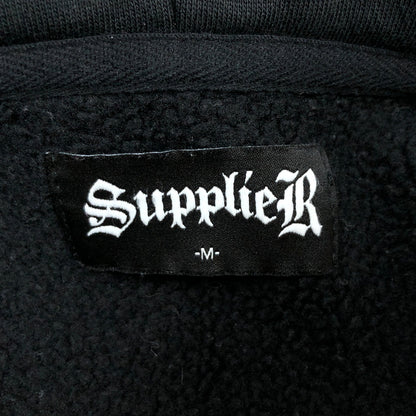 【現状渡し品】【メンズ】 SUPPLIER サプライヤー BACK LOGO FULL ZIP HOODIE バックロゴ フルジップフーディー パーカー スウェット トップス 142-261017-hn-02-fur サイズ：M カラー：ブラック 万代Net店