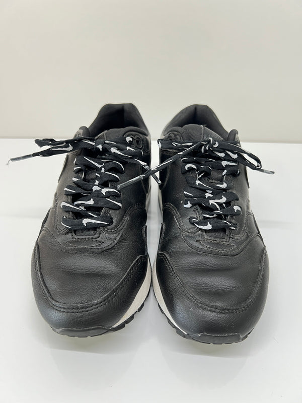 【中古品】【レディース】 NIKE ナイキ WMNS AIR MAX 1 SE JUST DO IT 881101-005 ウィメンズ エアマックス 1 エスイー ジャストドゥイット スニーカー 160-260822-SH-14-hon サイズ：22.5cm US5.5 カラー：ブラック 万代Net店