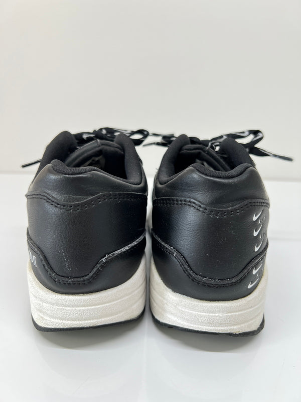 【中古品】【レディース】 NIKE ナイキ WMNS AIR MAX 1 SE JUST DO IT 881101-005 ウィメンズ エアマックス 1 エスイー ジャストドゥイット スニーカー 160-260822-SH-14-hon サイズ：22.5cm US5.5 カラー：ブラック 万代Net店