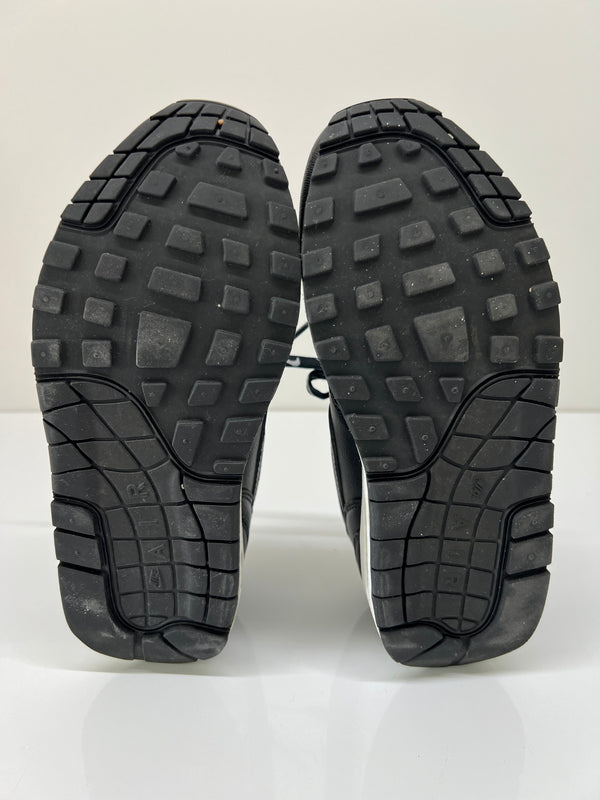 【中古品】【レディース】 NIKE ナイキ WMNS AIR MAX 1 SE JUST DO IT 881101-005 ウィメンズ エアマックス 1 エスイー ジャストドゥイット スニーカー 160-260822-SH-14-hon サイズ：22.5cm US5.5 カラー：ブラック 万代Net店