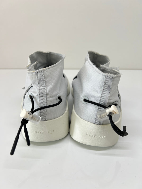 【中古品】【メンズ】 NIKE ナイキ×FEAR OF GOD フィア オブ ゴッド 別注 コラボ MOC PURE PLATINUM AT8086-001モック ピュアプラチナム スニーカー 靴 160-260822-SH-15-hon サイズ：26.5cm US8.5 カラー：グレー 万代Net店