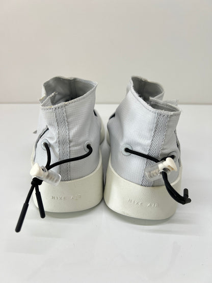 【中古品】【メンズ】 NIKE ナイキ×FEAR OF GOD フィア オブ ゴッド 別注 コラボ MOC PURE PLATINUM AT8086-001モック ピュアプラチナム スニーカー 靴 160-260822-SH-15-hon サイズ：26.5cm US8.5 カラー：グレー 万代Net店