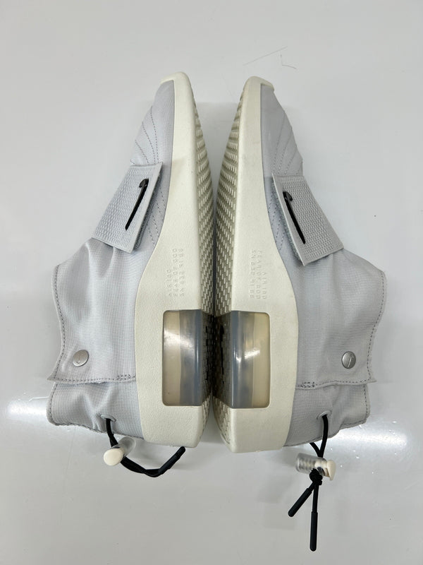 【中古品】【メンズ】 NIKE ナイキ×FEAR OF GOD フィア オブ ゴッド 別注 コラボ MOC PURE PLATINUM AT8086-001モック ピュアプラチナム スニーカー 靴 160-260822-SH-15-hon サイズ：26.5cm US8.5 カラー：グレー 万代Net店