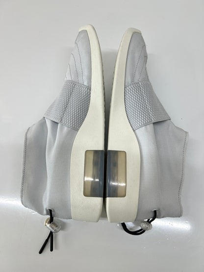 【中古品】【メンズ】 NIKE ナイキ×FEAR OF GOD フィア オブ ゴッド 別注 コラボ MOC PURE PLATINUM AT8086-001モック ピュアプラチナム スニーカー 靴 160-260822-SH-15-hon サイズ：26.5cm US8.5 カラー：グレー 万代Net店