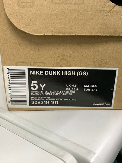 【中古品】【ボーイズ】 NIKE ナイキ 308319-101 DUNK HIGH GS ダンク ハイ ギーエス スニーカー 靴 166-260819-jt-11-min サイズ：US 5Y 23.5cm カラー：WHITE/MTLLC SLVY- 万代Net店