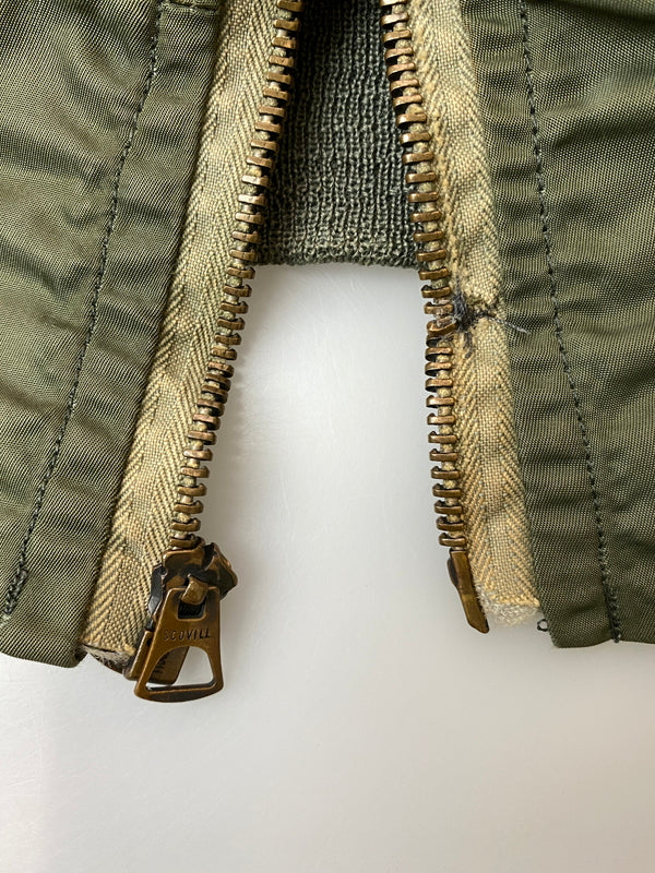 【ジャンク品】【メンズ】 USED ユーズド MA-1 FLIGHT JACKET 60S エムエーワン フライトジャケット 60年代 ヴィンテージ メンズ アウター 146-261015-em-31-min サイズ：L カラー：カーキ 万代Net店