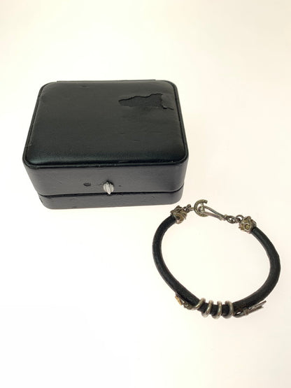 【現状渡し品】【メンズ】 FIRST ARROW'S ファーストアローズ TORNADO ARROW LEATHER BRACELET トルネードアロー レザーブレスレット メンズ アクセサリー 192-260709-hu-25-min カラー：ブラック/シルバー 万代Net店