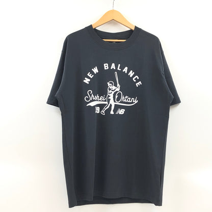 【中古美品】【メンズ】 NEW BALANCE ニューバランス 大谷翔平 MEMORIES SHORT SLEEVE T SHIRT MT51727 半袖Tシャツ トップス 148-261022-hn-01-fur サイズ：M(日本サイズ L) カラー：チャコール系 万代Net店