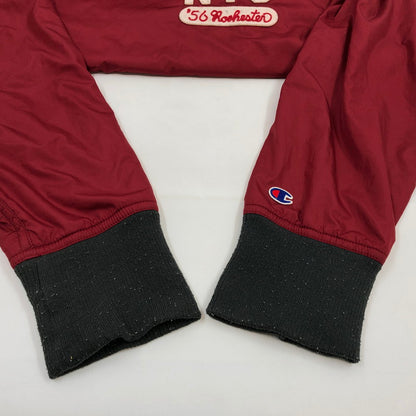 【現状渡し品】【メンズ】 Champion チャンピオン NYC 56 Manchester NYLON HOODIE 90S復刻 ナイロンフーディー パーカー トップス 157-260216-hn-03-fur サイズ：O(XL相当) カラー：レッド/グレー系 万代Net店