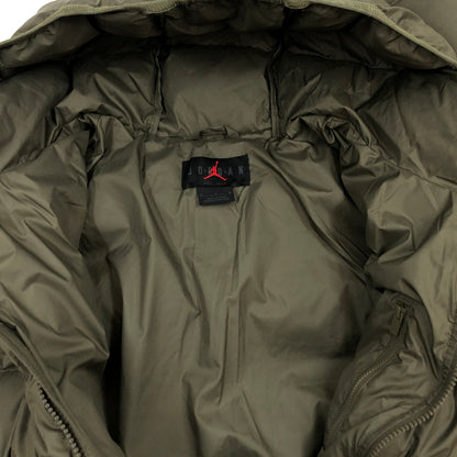 【中古品】【メンズ】 NIKE JORDAN ナイキ ジョーダン M J BRK PUFFER JKT HV0532-222 ブルックリン パファージャケット 中綿 アウター 148-261026-hn-04-fur サイズ：M カラー：オリーブ 万代Net店