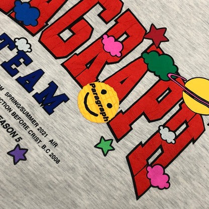 【現状渡し品】【メンズ】 PARAGRAPH パラグラフ SMILE HAPPY SS TEE スマイルハッピー 半袖Tシャツ トップス 142-261029-hn-02-fur サイズ：1 カラー：グレー 万代Net店